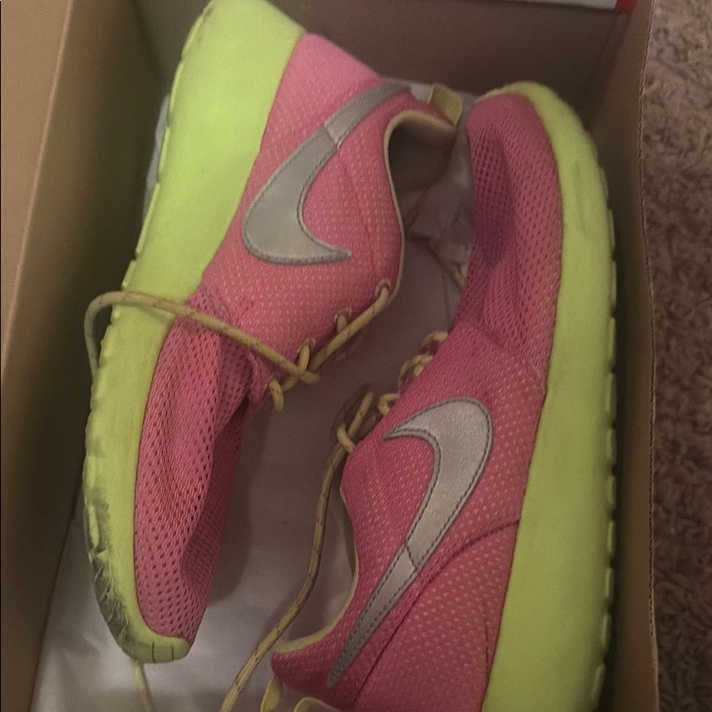 Nike Kids Pink Mesh Sneakers with Neon Yellow Soles